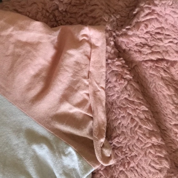 Pink and white ("think different") crop top - Picture 2 of 3